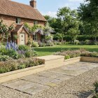 Smalle Moestuinbak met Tuinbank / 6.75 x 1.5 x 0.25m