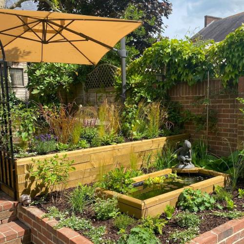 Barry's nieuwe verhoogde tuinborders